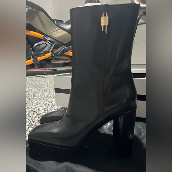 Givenchy G Lock Platform Ankle Boots brand new - Picture 2 of 7